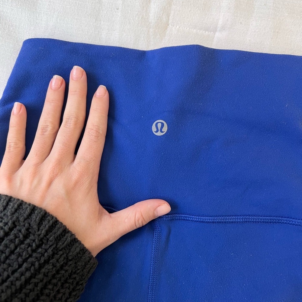 Lululemon Athletica - cobalt Blue cropped capri leggings